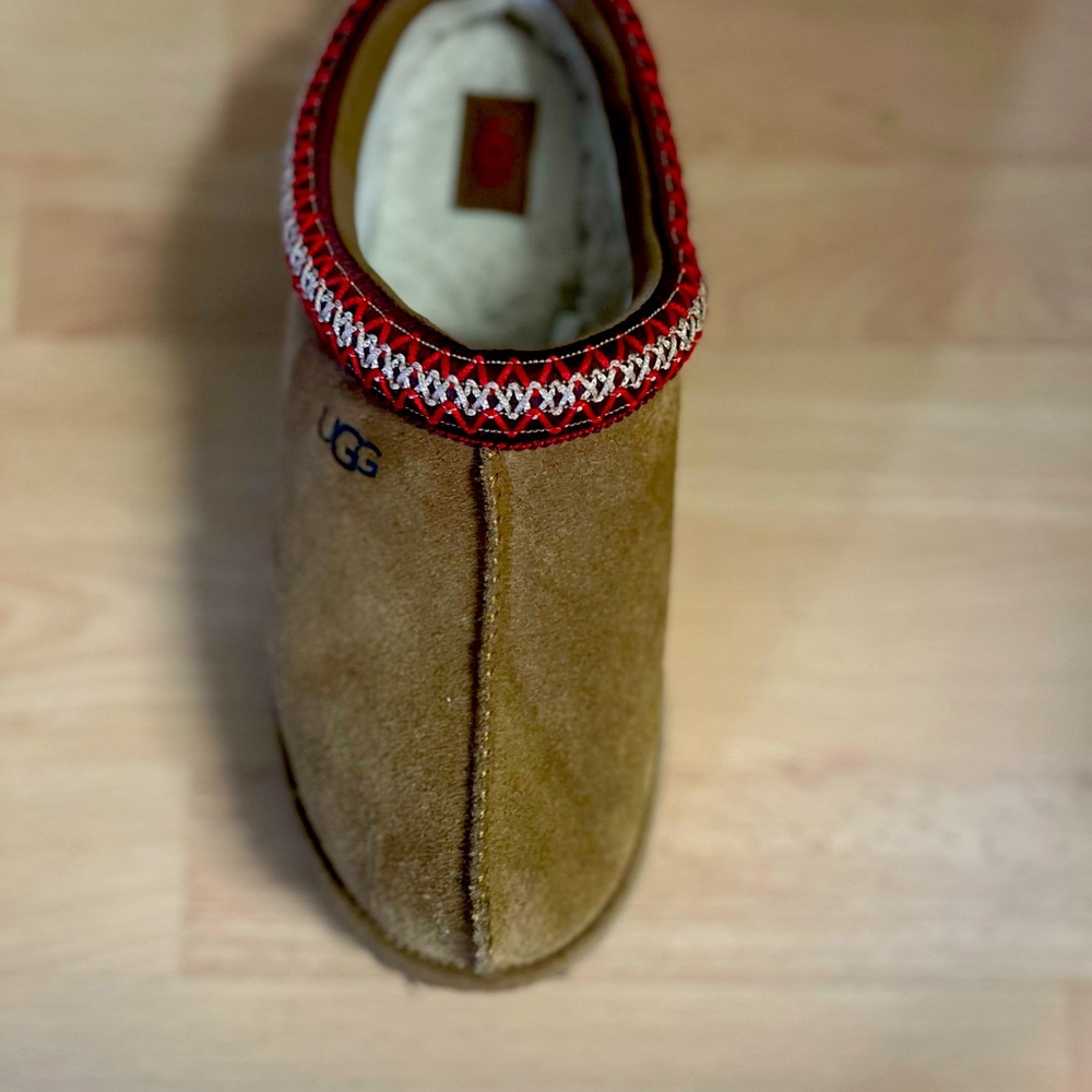 UGG Tazz Slipper women’s size 8
